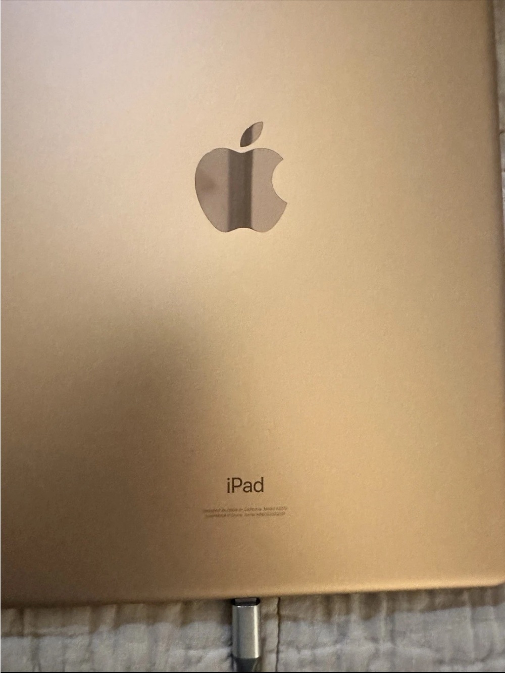 Gold iPad 8th Generation 32gb WiFi … Great Condition - Picture 3 of 5